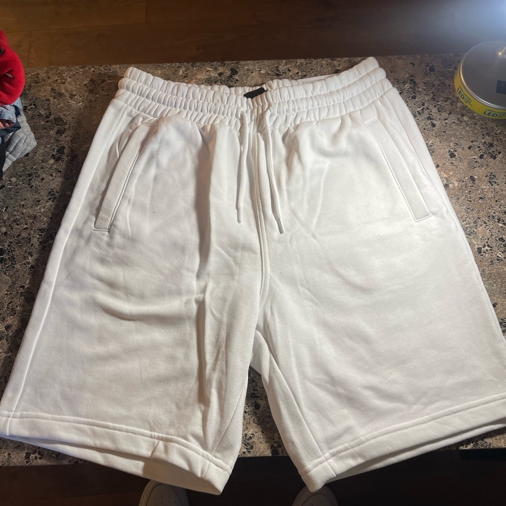 brand new white h&m shorts